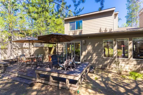 Exterior - 17697 Klamath Ln, Sunriver, OR 97707 photo 4 of 13