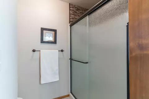 Bath - 17697 Klamath Ln, Sunriver, OR 97707 photo 3 of 5