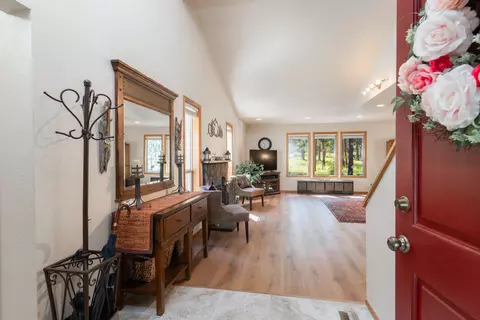 Entry Way - 17697 Klamath Ln, Sunriver, OR 97707 photo 1 of 3