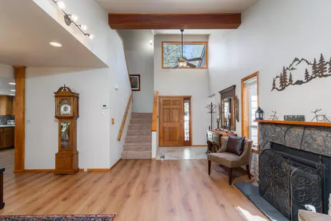 Entry Way - 17697 Klamath Ln, Sunriver, OR 97707 photo 2 of 3