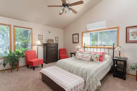Bedroom - 17697 Klamath Ln, Sunriver, OR 97707 photo 1 of 7