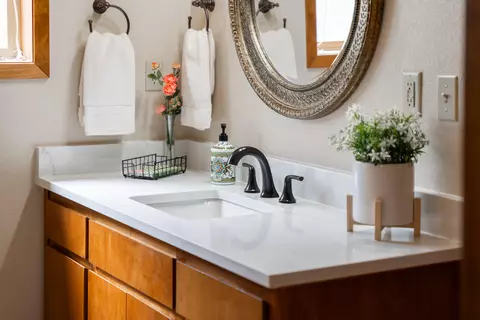 Bath - 17697 Klamath Ln, Sunriver, OR 97707 photo 2 of 5