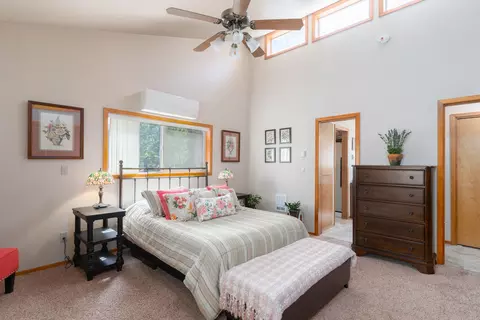 Bedroom - 17697 Klamath Ln, Sunriver, OR 97707 photo 2 of 7