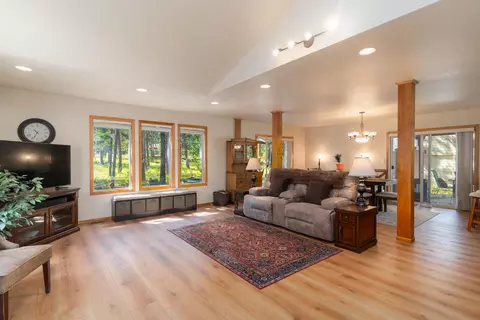Living - 17697 Klamath Ln, Sunriver, OR 97707 photo 1 of 5