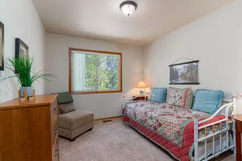 Bedroom - 17697 Klamath Ln, Sunriver, OR 97707 photo 6 of 7
