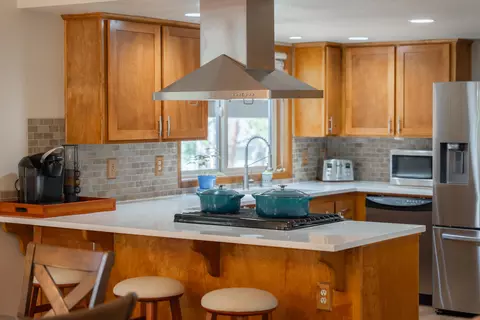 Kitchen - 17697 Klamath Ln, Sunriver, OR 97707 photo 1 of 6