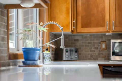Kitchen - 17697 Klamath Ln, Sunriver, OR 97707 photo 6 of 6