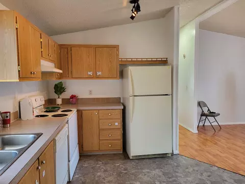 2622 Falcon St #SPC 97, White City, OR 97503