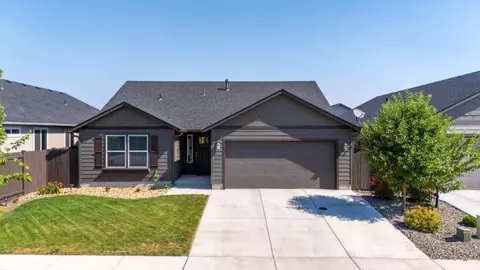 2455 NW Ivy Way, Redmond, OR 97756