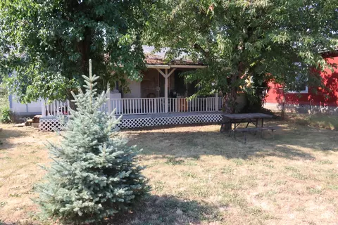 886 NE Bond St, Myrtle Creek, OR 97457