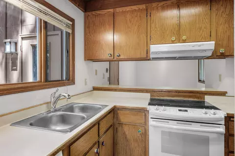 Kitchen - 2729 NW Scandia Loop, Bend, OR 97703 photo 1 of 1