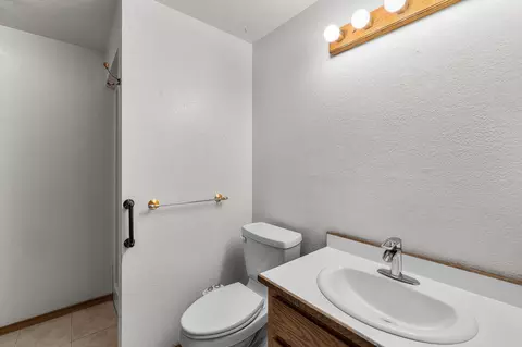 Bath - 2729 NW Scandia Loop, Bend, OR 97703 photo 1 of 2