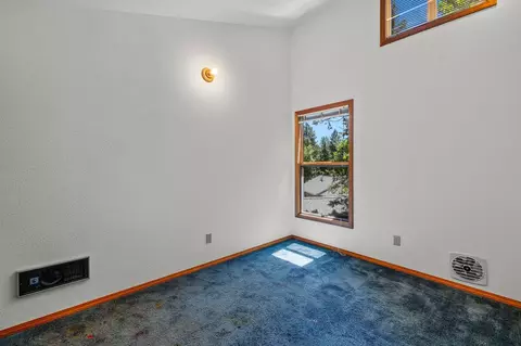Bedroom - 2729 NW Scandia Loop, Bend, OR 97703 photo 3 of 5