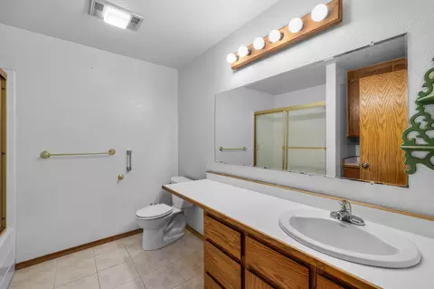 Bath - 2729 NW Scandia Loop, Bend, OR 97703 photo 2 of 2