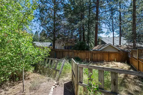 Exterior - 2729 NW Scandia Loop, Bend, OR 97703 photo 8 of 9