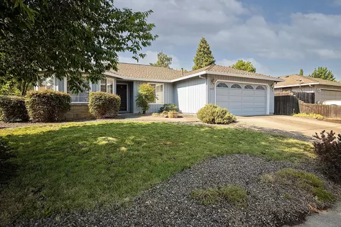 1573 Arlington Dr, Medford, OR 97501