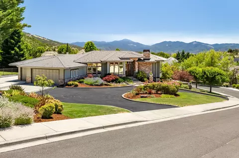 5626 Saddle Ridge Dr, Medford, OR 97504