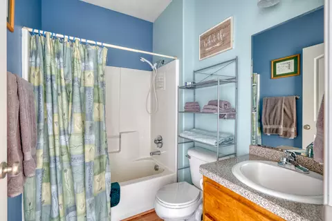 Bath - 231 E Ridgeview Dr, Culver, OR 97734 photo 3 of 3