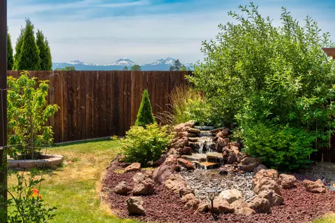 Exterior - 231 E Ridgeview Dr, Culver, OR 97734 photo 1 of 8