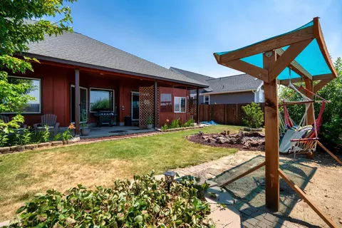 Exterior - 231 E Ridgeview Dr, Culver, OR 97734 photo 5 of 8