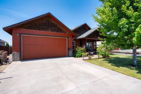 Exterior - 231 E Ridgeview Dr, Culver, OR 97734 photo 8 of 8