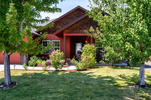 Exterior - 231 E Ridgeview Dr, Culver, OR 97734 photo 7 of 8