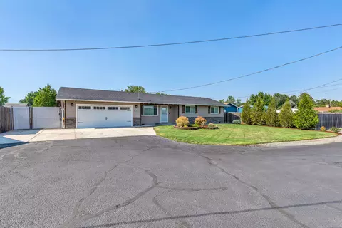 2598 Crater Lake Ave, Medford, OR 97504