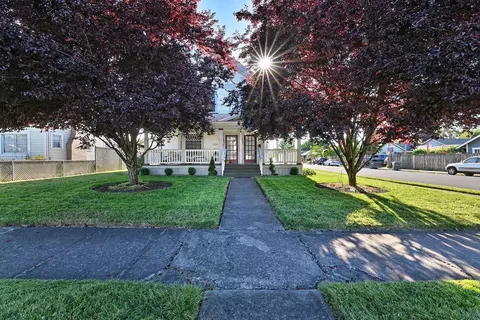402 Newtown St, Medford, OR 97501