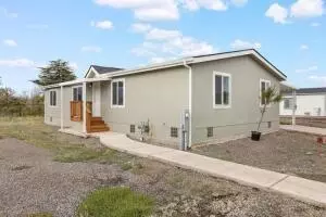 300 Luman Rd #165, Phoenix, OR 97535