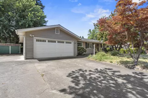 1980 Camellia Ave, Medford, OR 97504
