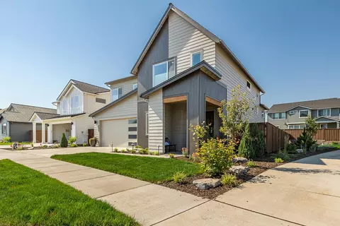 3005 NE Nipper Dr, Bend, OR 97701
