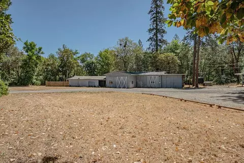 4942 Old Stage Rd, Central Point, OR 97502