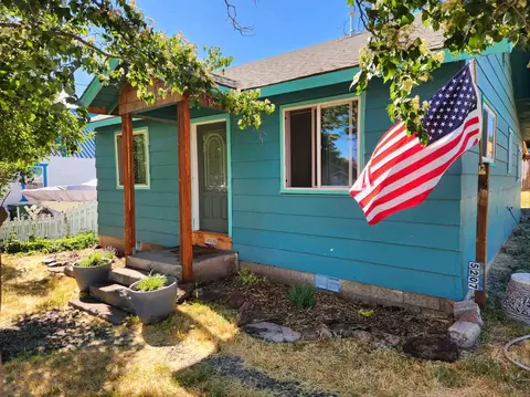 5207 Peggy Ave, Klamath Falls, OR 97601