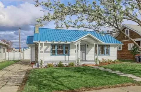 26 Rose Ave, Medford, OR 97501