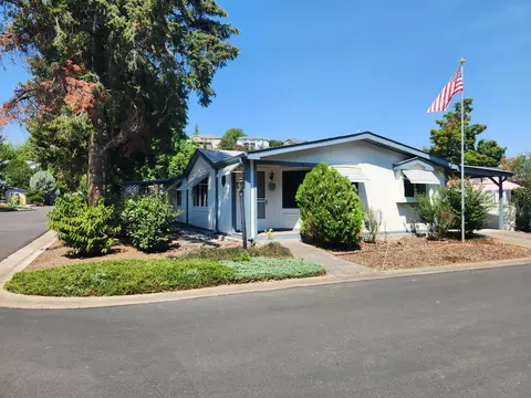 4624 S Pacific Hwy #44, Phoenix, OR 97535