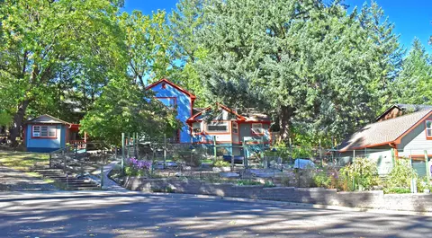 955 Penny Dr, Ashland, OR 97520
