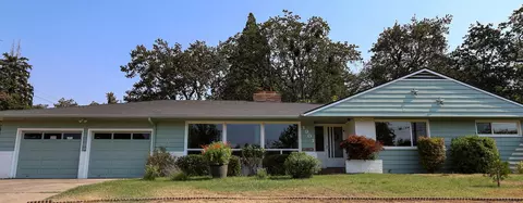 1901 Stratford Ave, Medford, OR 97504