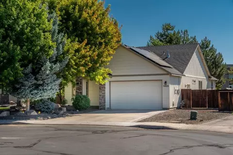 1425 NW Teakwood Ct, Redmond, OR 97756