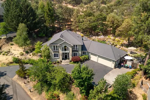 510 Coachman Dr, Jacksonville, OR 97530