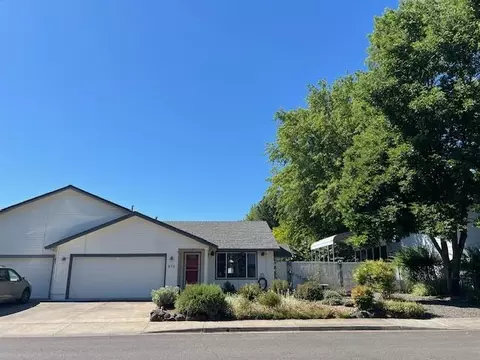 870 Columbine Way, Central Point, OR 97502