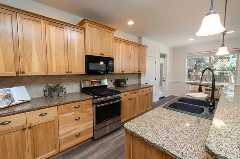 20552 Jacklight Ln, Bend, OR 97702 photo 4