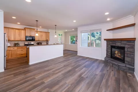 20552 Jacklight Ln, Bend, OR 97702 photo 2