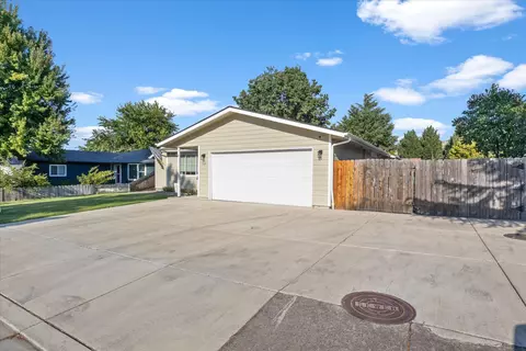 3124 Blackthorn Dr, Medford, OR 97504