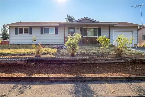 850 N 6th St, Aumsville, OR 97325