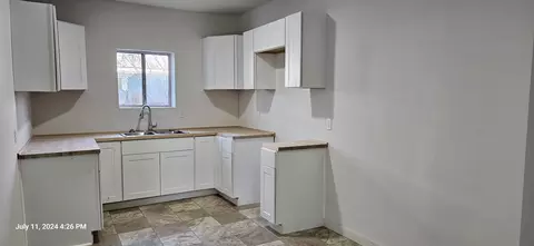 Kitchen - 1718 Wall St, Klamath Falls, OR 97601 photo 2 of 2