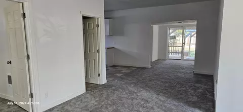 Living - 1718 Wall St, Klamath Falls, OR 97601 photo 1 of 1
