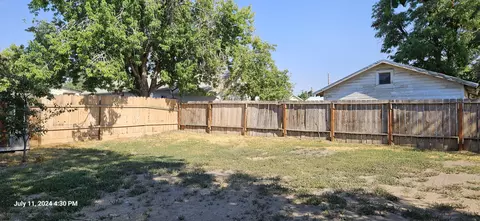 Exterior - 1718 Wall St, Klamath Falls, OR 97601 photo 4 of 5