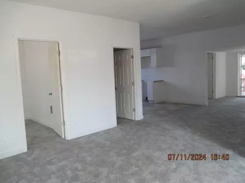 Entry Way - 1718 Wall St, Klamath Falls, OR 97601 photo 1 of 1