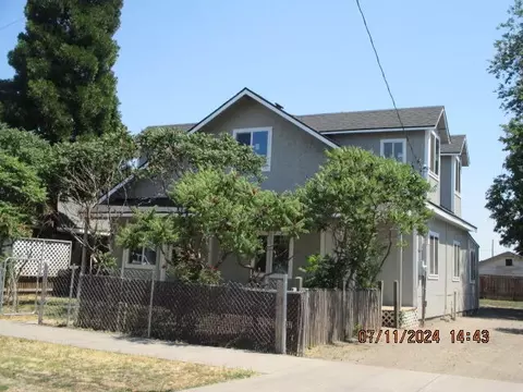 Exterior - 1718 Wall St, Klamath Falls, OR 97601 photo 1 of 5