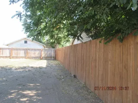 Exterior - 1718 Wall St, Klamath Falls, OR 97601 photo 5 of 5